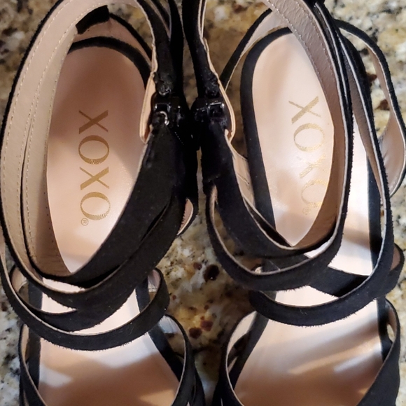 XOXO Eden Block-Heel Dress Sandals - Picture 6 of 9